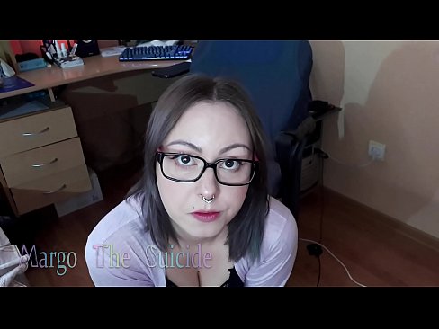 ❤️ Секси девојка со наочари длабоко го цица дилдото на камерата ️ Порно видео на mk.pornado-co.ru ❌️❤